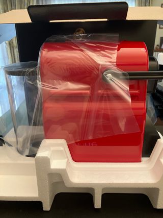 Cafetera Nespresso Inissia Roja