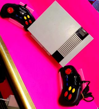 NINTENDO NES + 4 JUEGOS + 2 MANDOS + ACESORIOS 