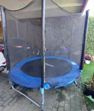 Cama elástica con red de seguridad