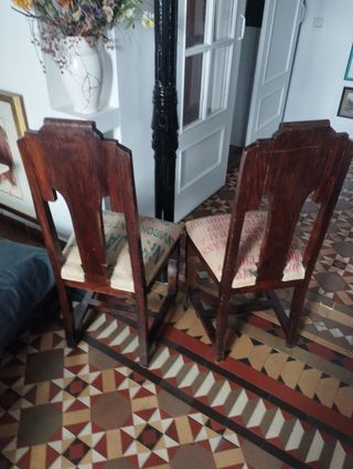 Sillas Art Decó con tapizado en saco.