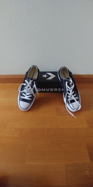 Zapatillas Converse Negras y Blancas