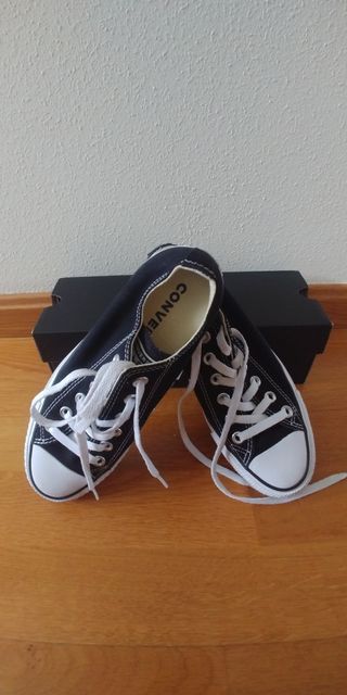 Zapatillas Converse Negras y Blancas
