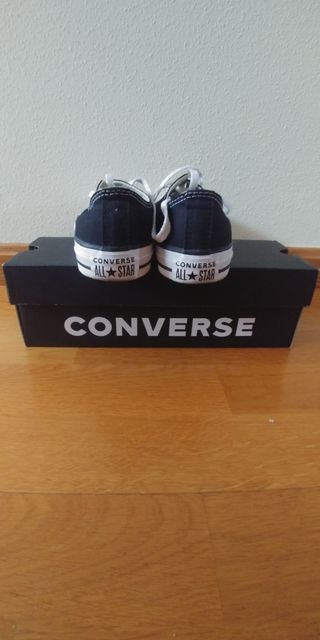 Zapatillas Converse Negras y Blancas