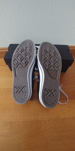 Zapatillas Converse Negras y Blancas