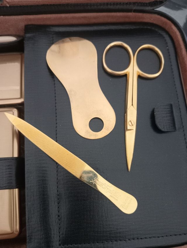 Set accessori persona pelle marrone oro