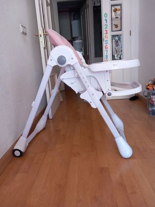 Trona infantil rosa con estampado