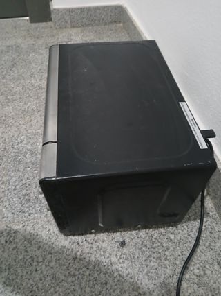 Microondas negro y plateado
