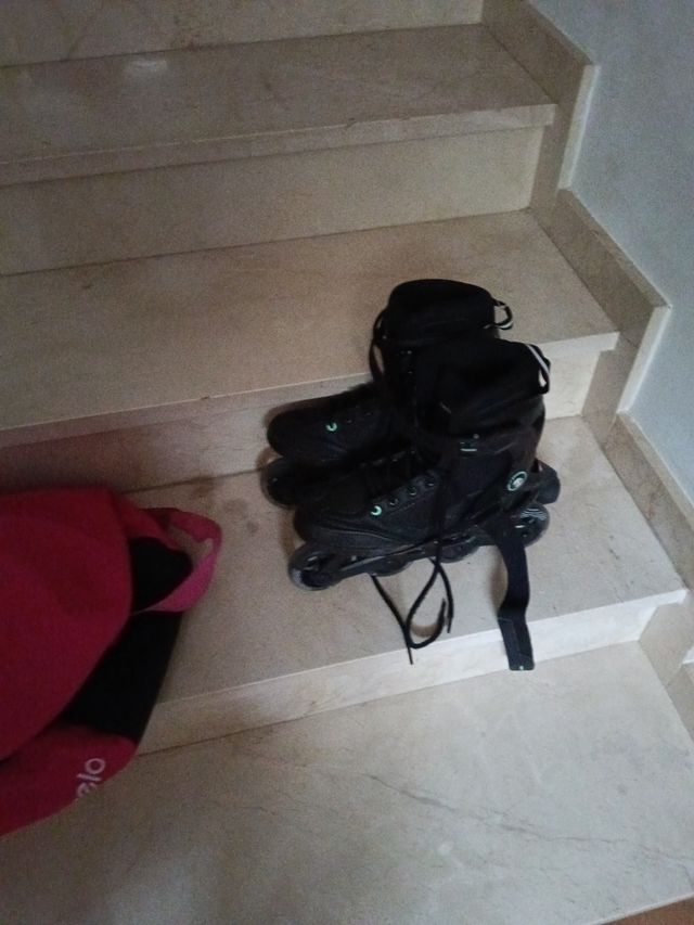 Patines en línea negros con bolsa