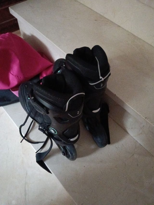 Patines en línea negros con bolsa