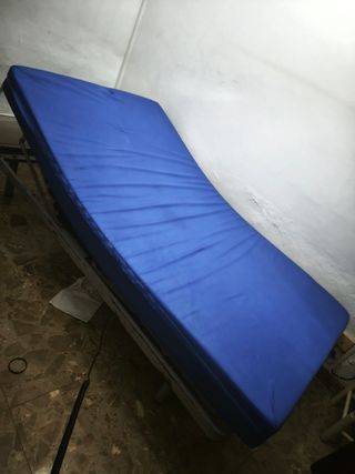 Cama ortopédica de madera y metal