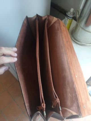 Cartera de piel marrón