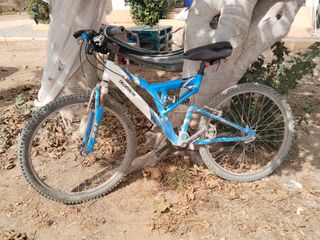 Bicicleta Montaña Decathlon Azul y Blanca