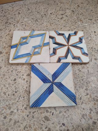 Lote 3 azulejos antiguos decorados
