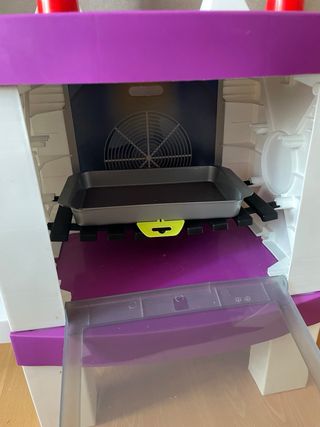 Cocina de juguete morada y blanca