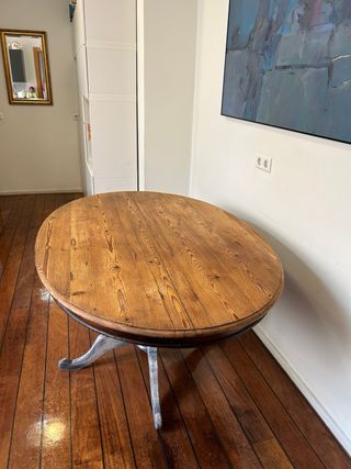 Mesa rústica de madera