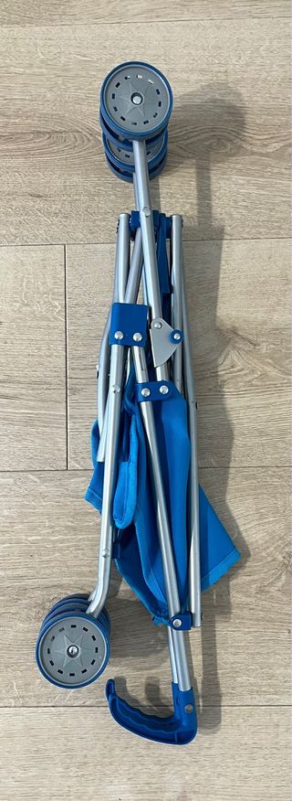 Silla de paseo para muñecas azul. Perfecto estado