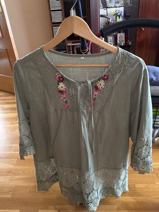 Blusa verde olivo bordada talla XXL