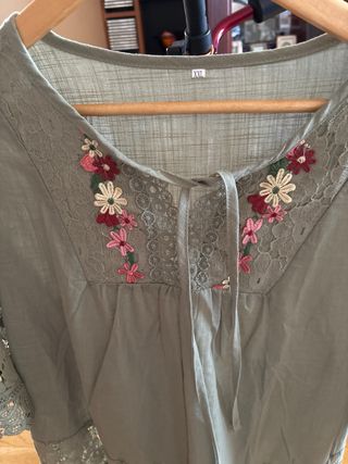 Blusa verde olivo bordada talla XXL