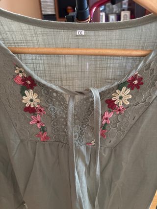 Blusa verde olivo bordada talla XXL