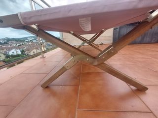 Tumbona plegable de tela y madera.
2 unidades