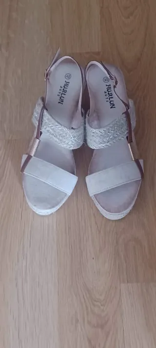 Sandalias de  yute Beige Talla 40 A ESTRENAR. 