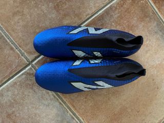 Botas de fútbol New Balance azules