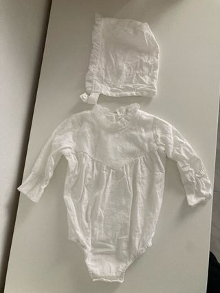 Ropa bebé - Conjunto de pelele blanco con gorro