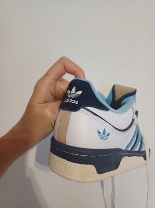 Adidas Rivalry Low Blancas y Azules