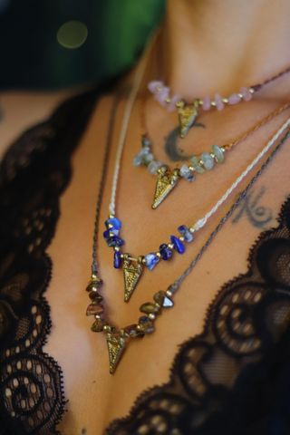 Collar con minerales