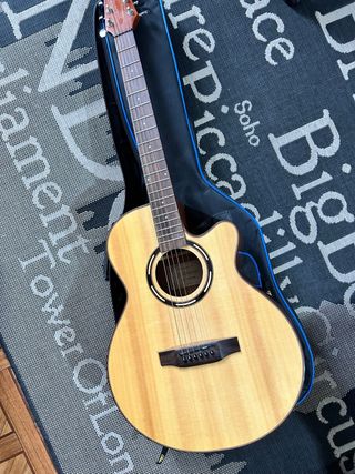 Guitarra electroacústica J. Alvarez AV-50B Fishman