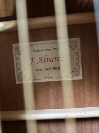 Guitarra electroacústica J. Alvarez AV-50B Fishman