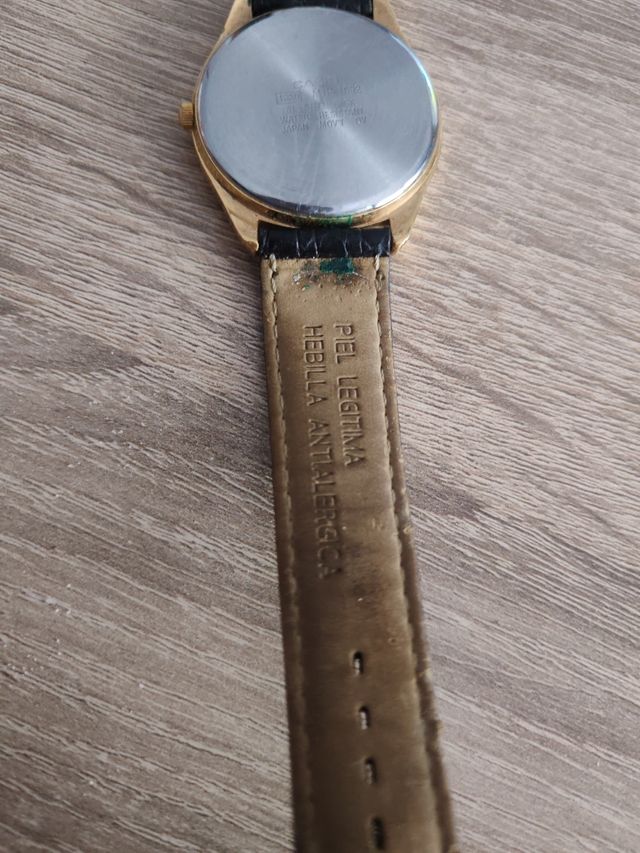 Casio 1330 MPT-1092 Reloj Dorado Negro