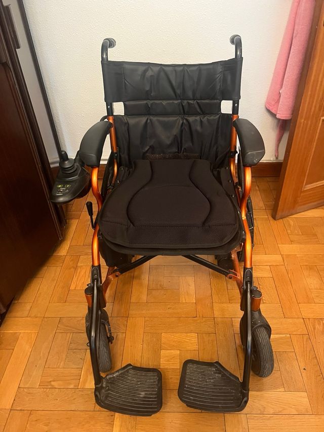 silla de ruedas motorizada movilidad reducida