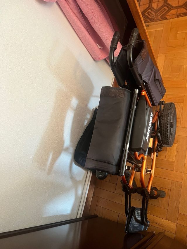 silla de ruedas motorizada movilidad reducida