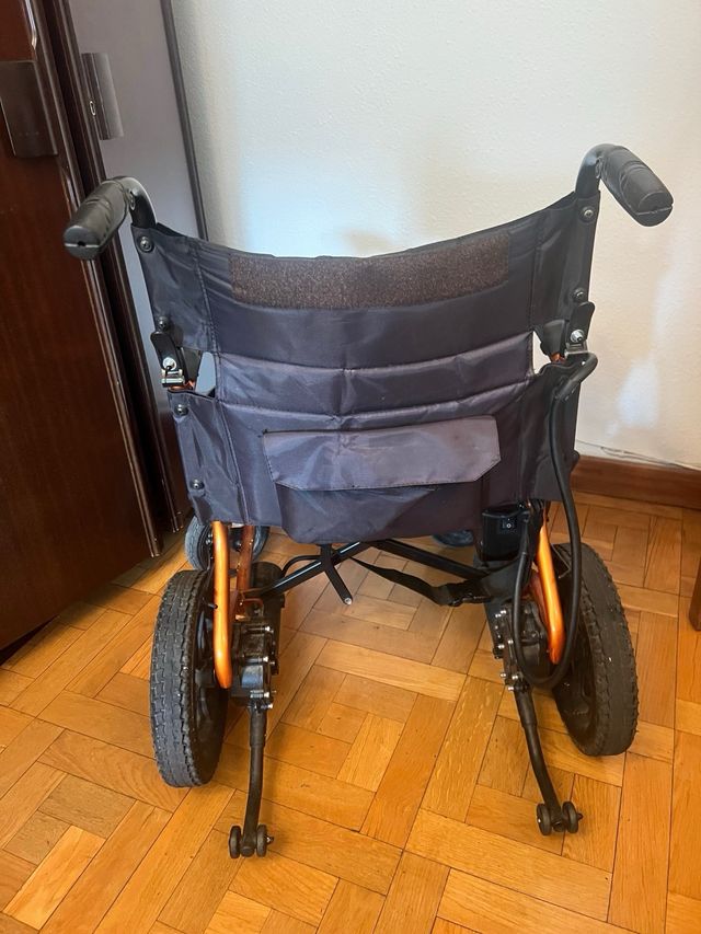 silla de ruedas motorizada movilidad reducida