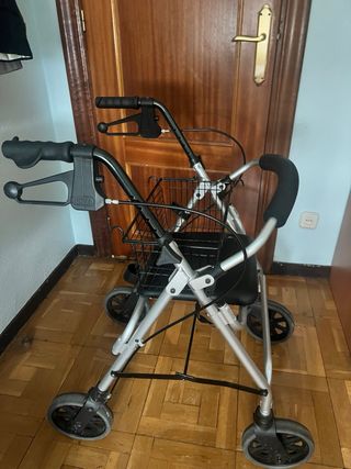 silla de ruedas motorizada movilidad reducida 