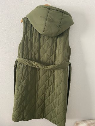 Chaleco acolchado Stradivarius verde caqui