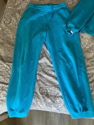 Chandal azul calentito, sin a penas usar