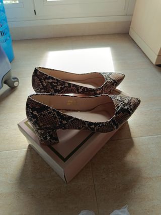 Zapatos elegantes tacón serpiente