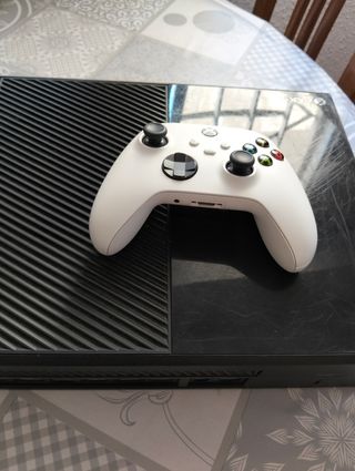 Xbox One Negra y Blanca