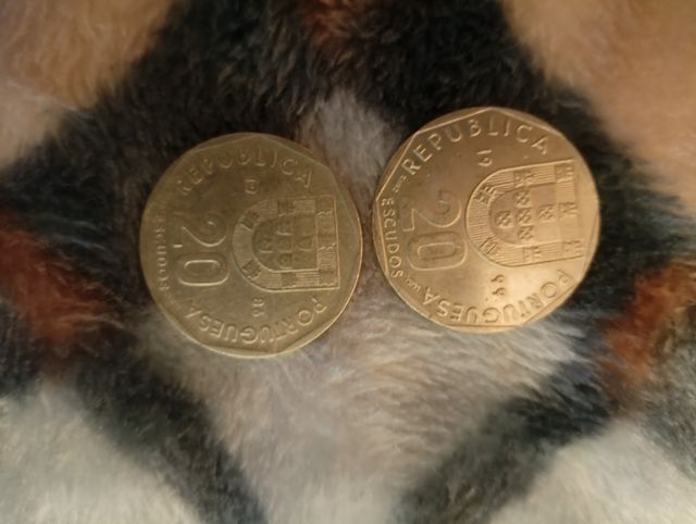 Escudos portugueses 1986 y 1999