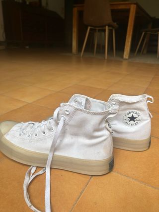 Converse all star
Blancas
Talla 42
Muy poco uso
