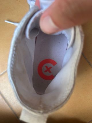 Converse all star
Blancas
Talla 42
Muy poco uso
