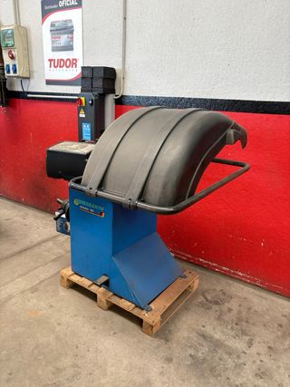 Equilibradora Beissbarth Microtec 825