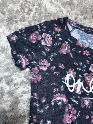 Camiseta floral one day