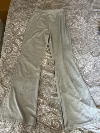 Pantalones chandal estilo campana