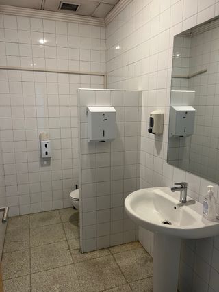 Se alquila / vende bajo comercial para negocio