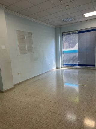 Se alquila / vende bajo comercial para negocio