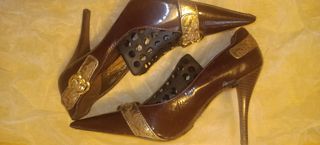 Tacones de charol