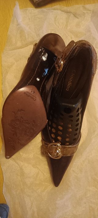 Tacones de charol